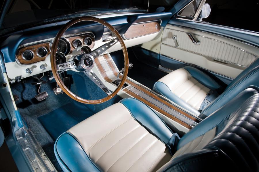  Ford Mustang GT K-Code Convertible 1966 года  (фото 6 из 8)